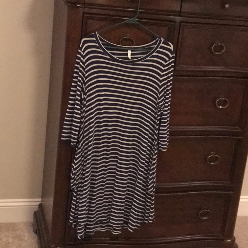 Size small navy and white dress